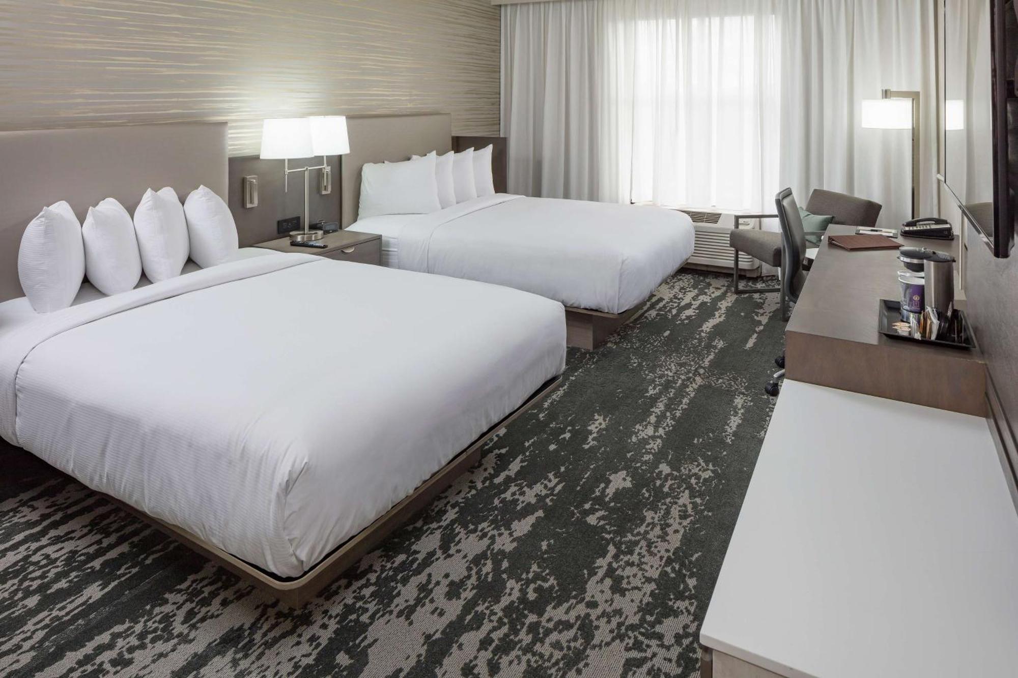 Doubletree By Hilton Boston Logan Airport Chelsea Exterior foto