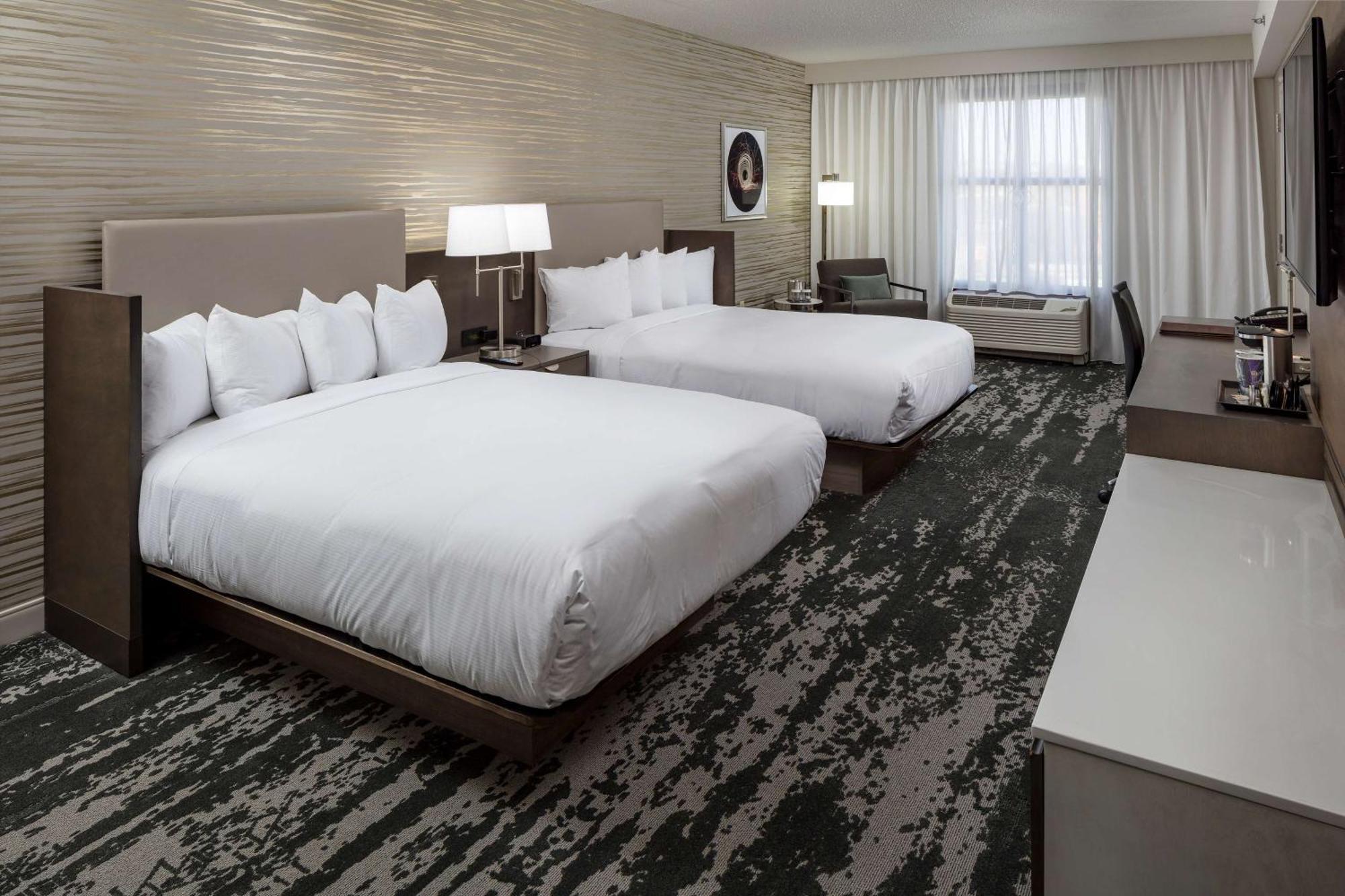 Doubletree By Hilton Boston Logan Airport Chelsea Exterior foto